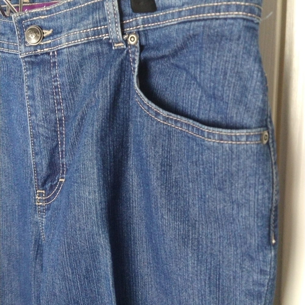 Gloria Vanderbilt  woman 12S denim blue 5 pocket Amanda Jeans casual straight - Picture 2 of 11